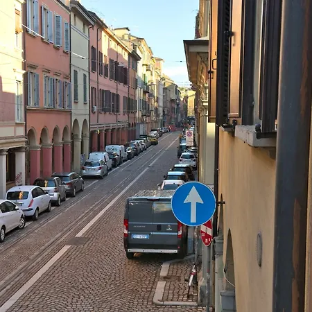 Homeby, Cinisca Rose אורחן