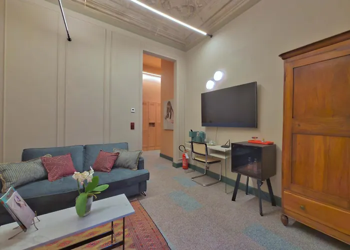 Homeby, Cinisca Rose אורחן