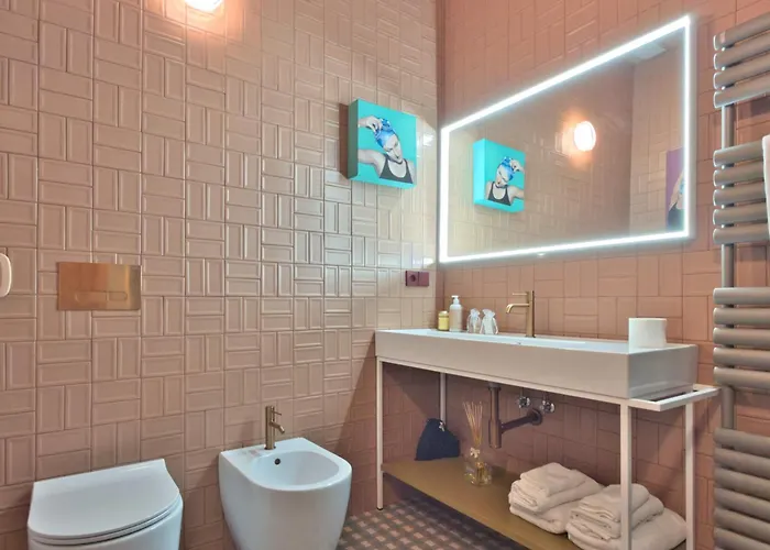 Homeby, Cinisca Rose Kro